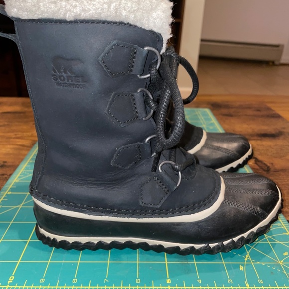 SOREL Caribou Slim Snow Boots - Picture 2 of 9